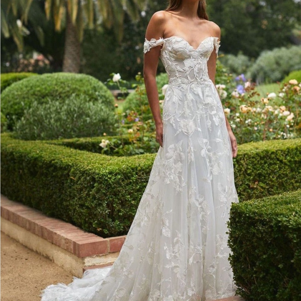 Monique Lhuillier Celestina Wedding Dress